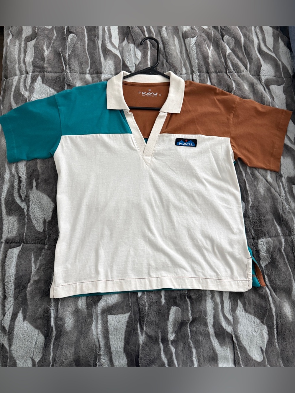 Kavu Colorblock Short Sleeve Polo in Cream, Teal & Brown